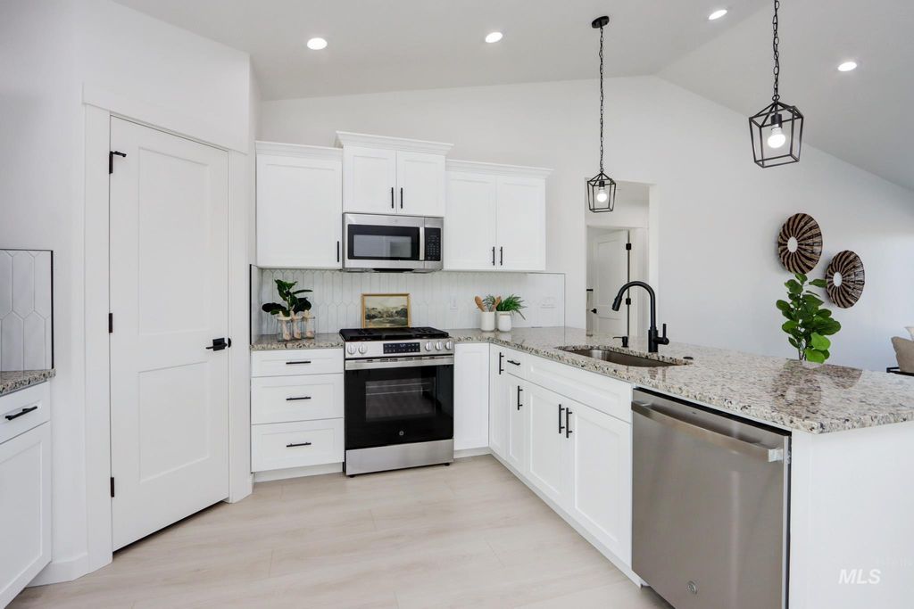 958 Sierra St, Vale, OR 97918 photo 3