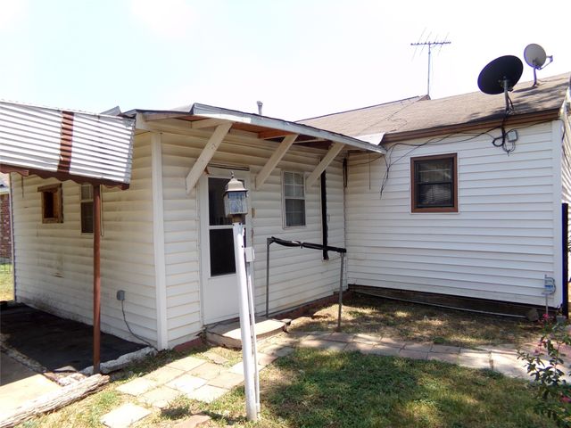 2407 Volga Avenue, Dallas, TX 75216
