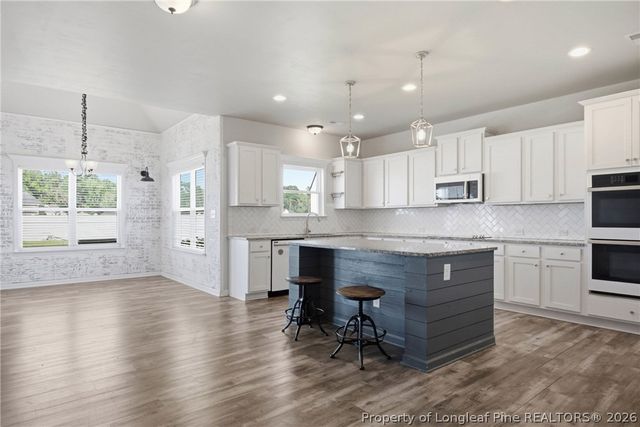 6129 Shannon Woods Way, Hope Mills, NC 28348