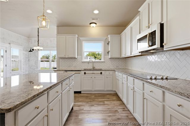 6129 Shannon Woods Way, Hope Mills, NC 28348