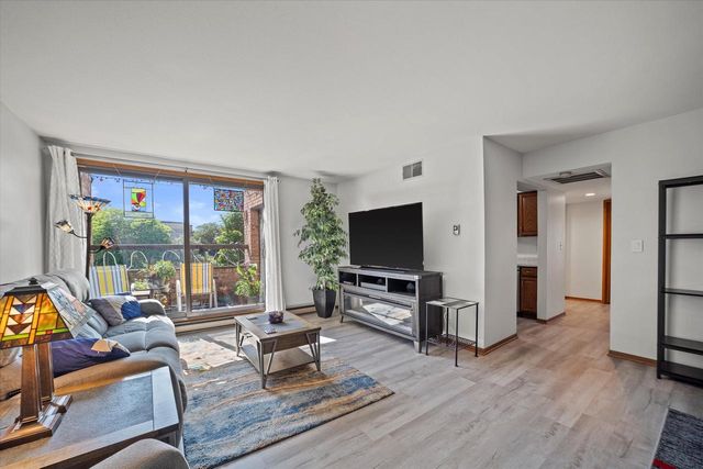 3942 N Oakland AVENUE #336, Shorewood, WI 53211