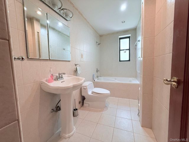 83-05 98 Street 3H, Woodhaven, NY 11421