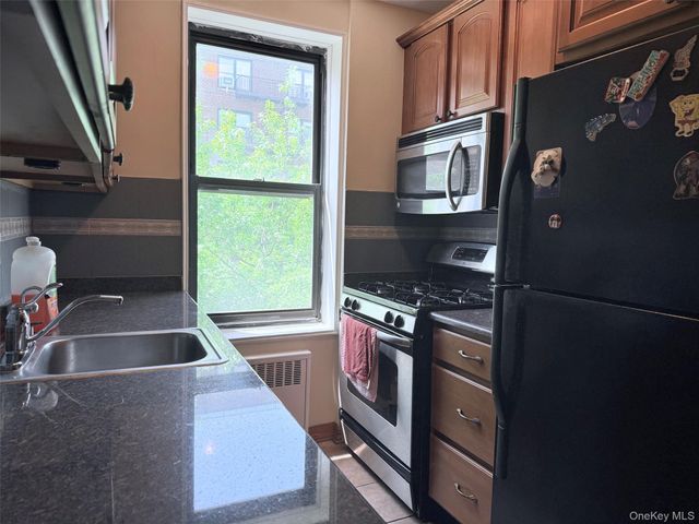 83-05 98 Street 3H, Woodhaven, NY 11421