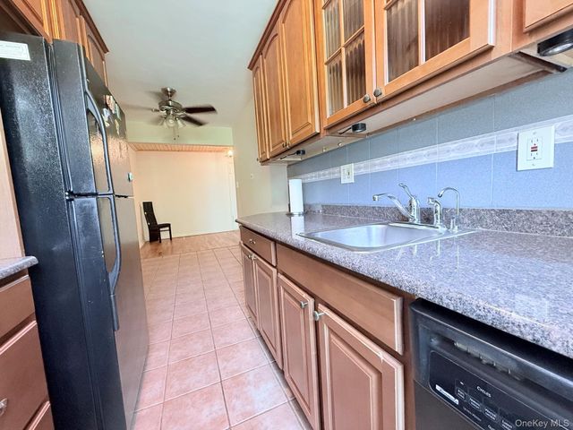 83-05 98 Street 3H, Woodhaven, NY 11421