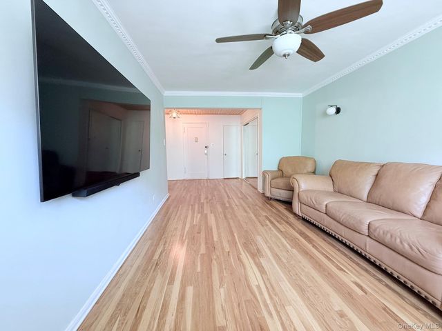 83-05 98 Street 3H, Woodhaven, NY 11421