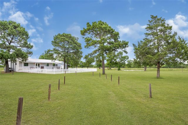 868 Lisa Mae Road, Bellville, TX 77418