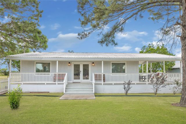 868 Lisa Mae Road, Bellville, TX 77418