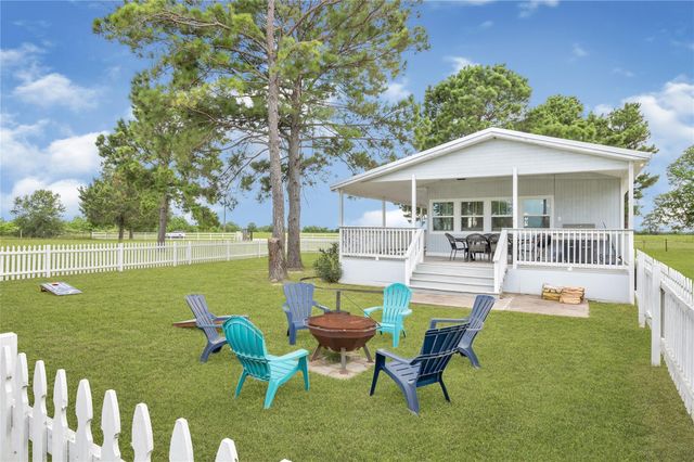 868 Lisa Mae Road, Bellville, TX 77418