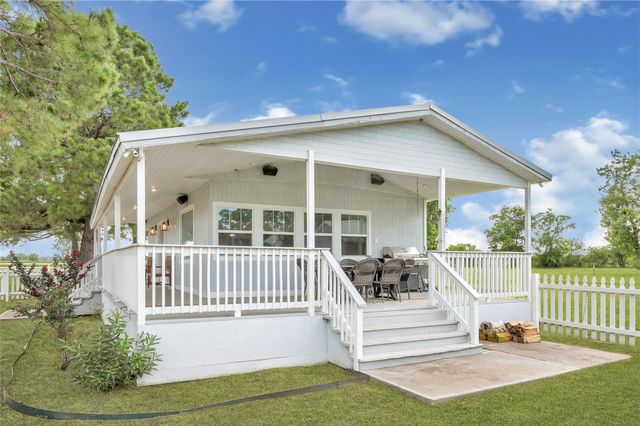 868 Lisa Mae Road, Bellville, TX 77418