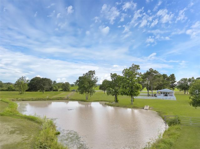 868 Lisa Mae Road, Bellville, TX 77418