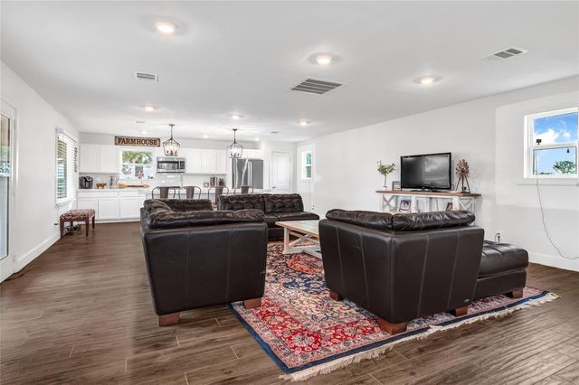 868 Lisa Mae Road, Bellville, TX 77418