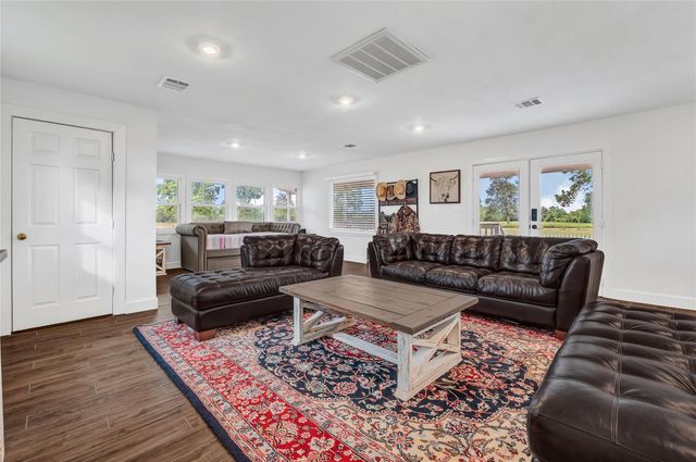 868 Lisa Mae Road, Bellville, TX 77418