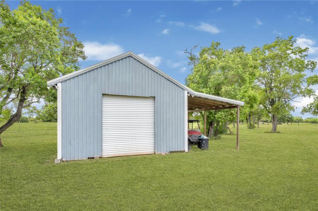 868 Lisa Mae Road, Bellville, TX 77418
