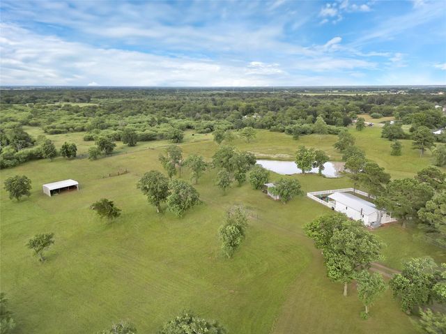 868 Lisa Mae Road, Bellville, TX 77418