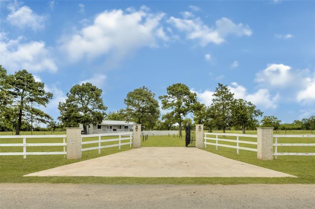 868 Lisa Mae Road, Bellville, TX 77418