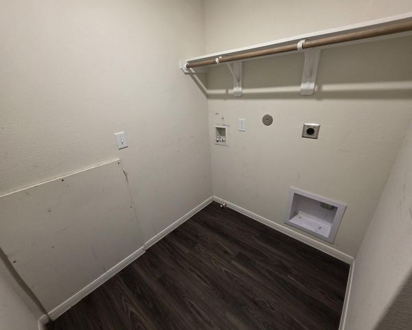 305 Lippizan Drive, Alvin, TX 77511