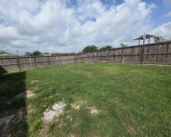 305 Lippizan Drive, Alvin, TX 77511