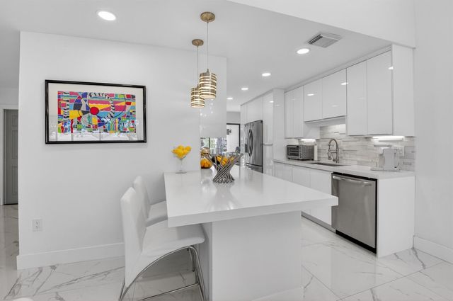 6760 Willow Wood Drive 1204, Boca Raton, FL 33434