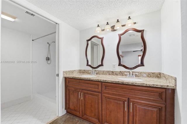 700 SW 137th Ave 215H, Pembroke Pines, FL 33027