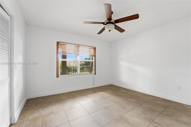 700 SW 137th Ave 215H, Pembroke Pines, FL 33027