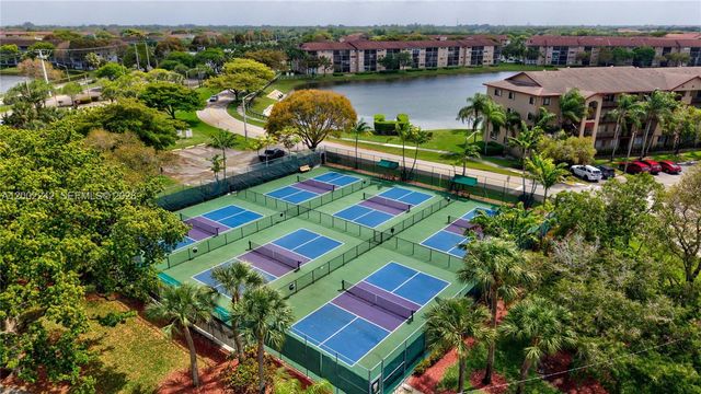 700 SW 137th Ave 215H, Pembroke Pines, FL 33027