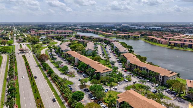 700 SW 137th Ave 215H, Pembroke Pines, FL 33027