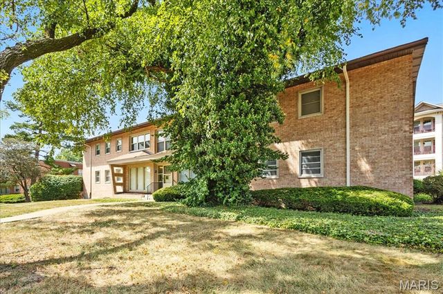 2 Delcrest Court 202, University City, MO 63124