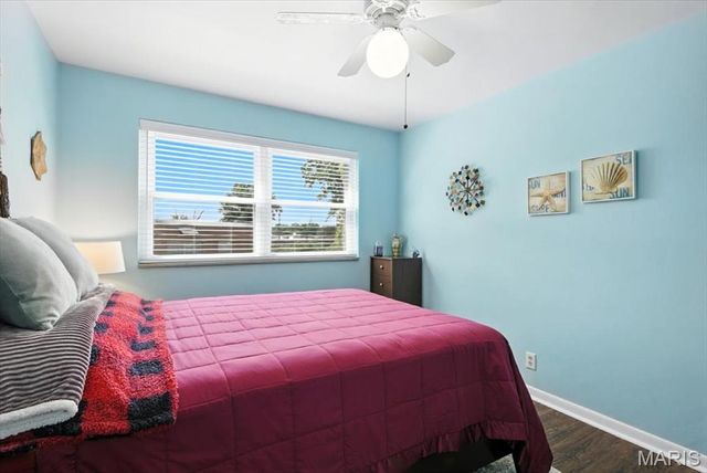 2 Delcrest Court 202, University City, MO 63124