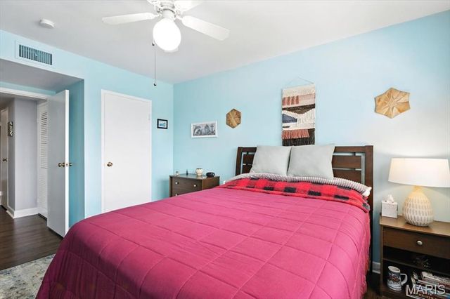 2 Delcrest Court 202, University City, MO 63124