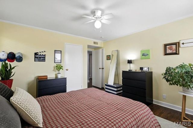 2 Delcrest Court 202, University City, MO 63124