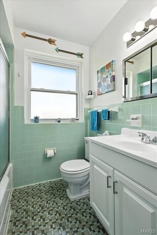 2 Delcrest Court 202, University City, MO 63124