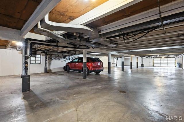 2 Delcrest Court 202, University City, MO 63124