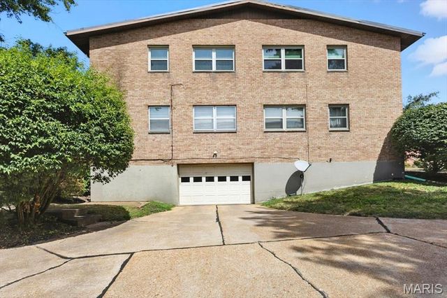 2 Delcrest Court 202, University City, MO 63124
