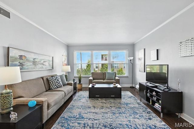 2 Delcrest Court 202, University City, MO 63124