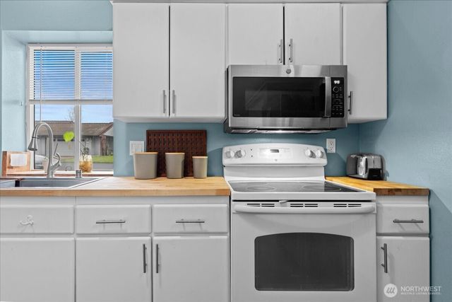 13414 NW Indian Springs Dr, Vancouver, WA 98685