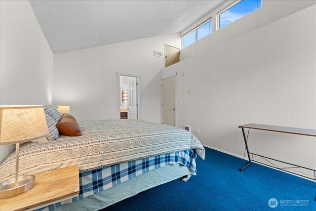 13414 NW Indian Springs Dr, Vancouver, WA 98685