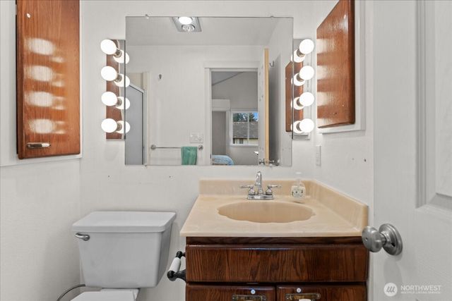 13414 NW Indian Springs Dr, Vancouver, WA 98685