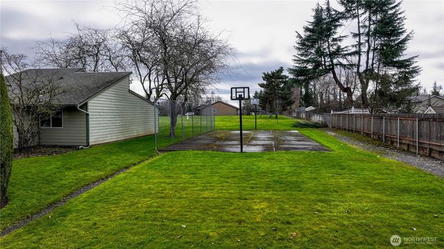 13414 NW Indian Springs Dr, Vancouver, WA 98685