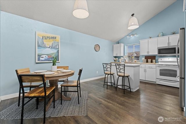 13414 NW Indian Springs Dr, Vancouver, WA 98685