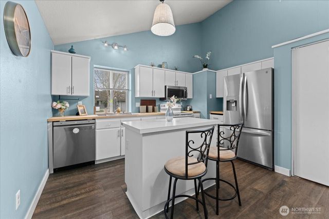 13414 NW Indian Springs Dr, Vancouver, WA 98685