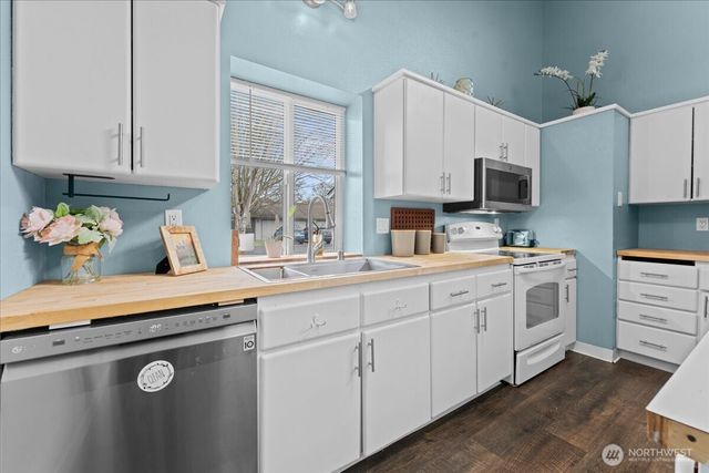 13414 NW Indian Springs Dr, Vancouver, WA 98685