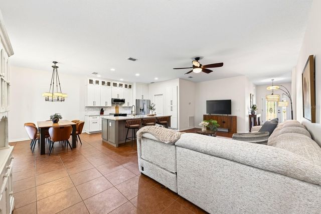 233 W FIESTA KEY LOOP, Deland, FL 32720