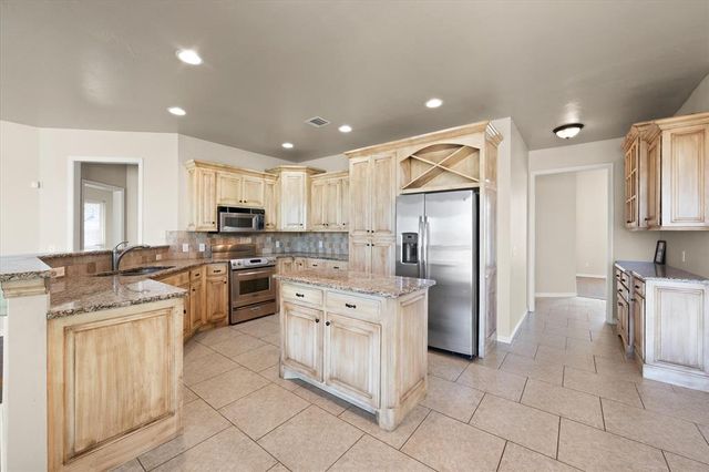 12012 Wickford Place, Yukon, OK 73099