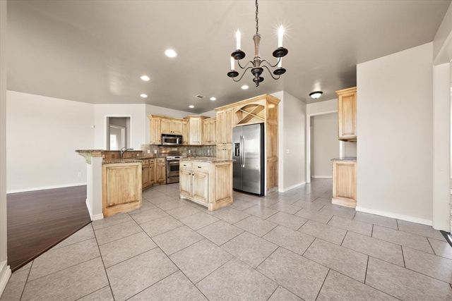 12012 Wickford Place, Yukon, OK 73099