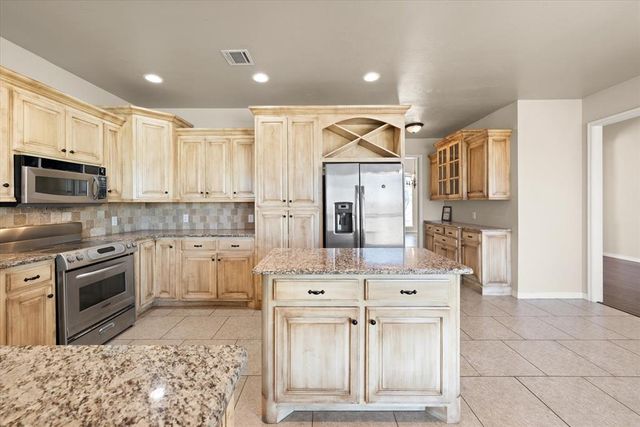 12012 Wickford Place, Yukon, OK 73099