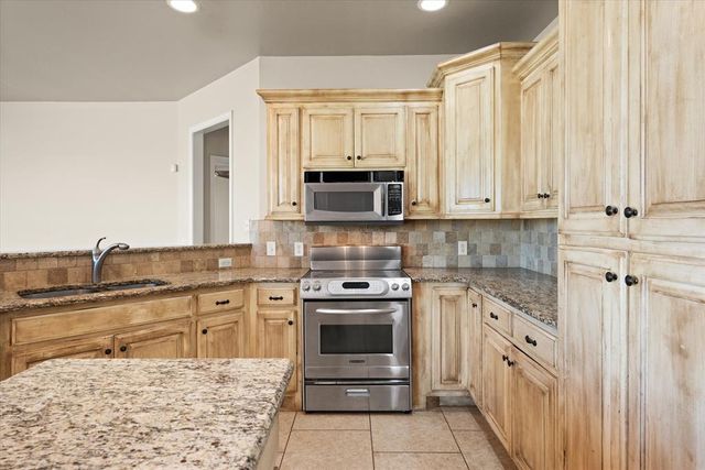 12012 Wickford Place, Yukon, OK 73099