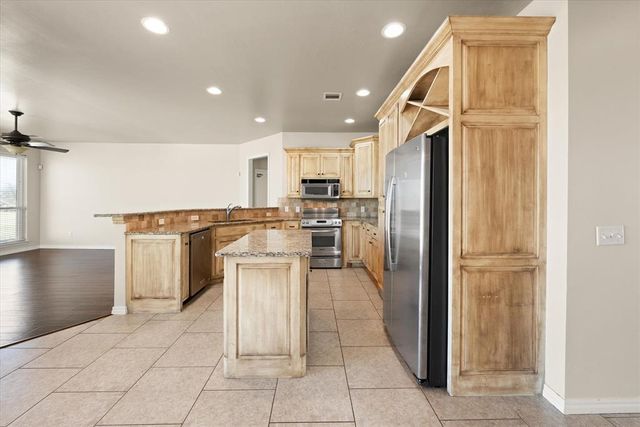 12012 Wickford Place, Yukon, OK 73099