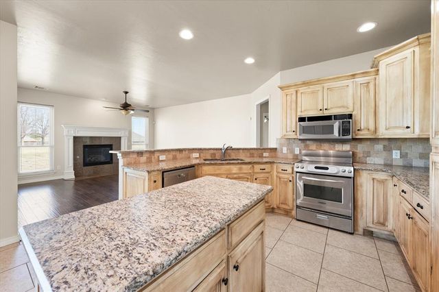 12012 Wickford Place, Yukon, OK 73099