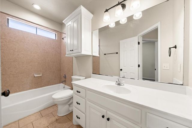 12012 Wickford Place, Yukon, OK 73099