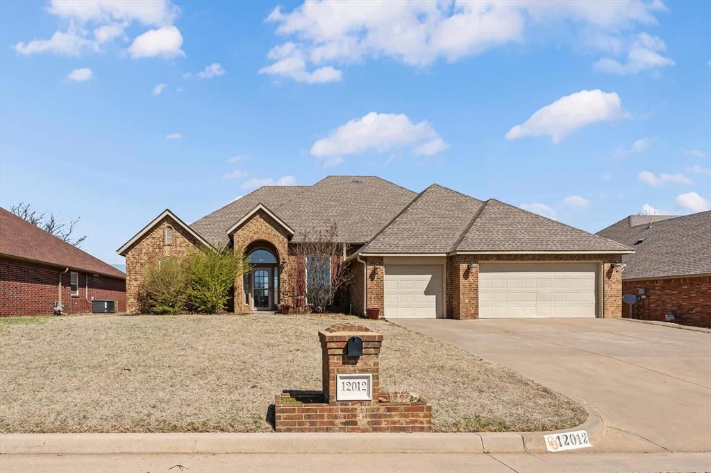 12012 Wickford Place, Yukon, OK 73099